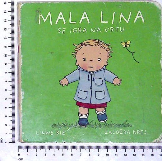 Mala Lina se igra doma - slika 2