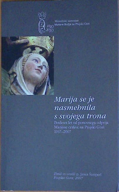 Marija se je nasmehnila s svojega trona
